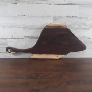 black-walnut-charcuterie-board-handle