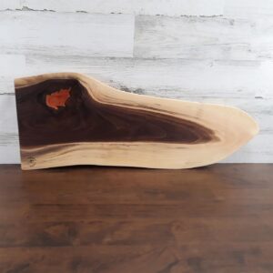 black-walnut-charcuterie-board-bronze-epoxy-eye